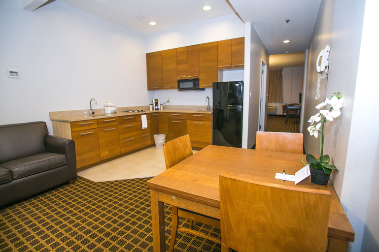 Dining Room 4