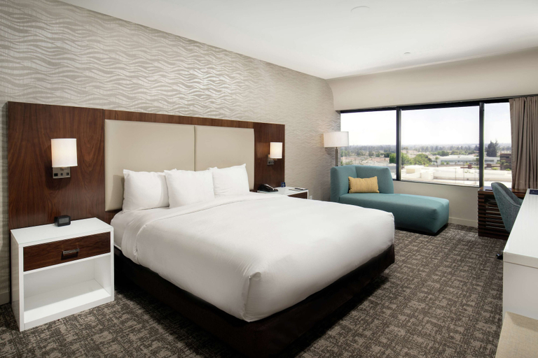 Bedroom 3, DoubleTree by Hilton Monrovia - Pasadena Area, Los Angeles
