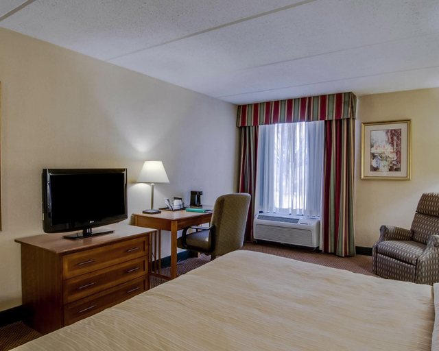 Bedroom 3, Quality Inn Dundee, Monroe