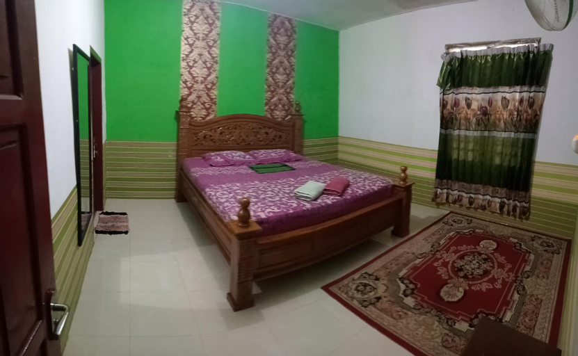 Bedroom 2, PENGINAPAN HOMESTAY LIORY (RUMAH KOPI&CAFE RESTO), South Pesisir