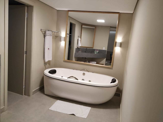 Bathroom 3, Café Palace Hotel, Três Pontas