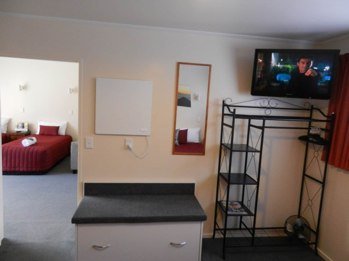Bedroom 2, Amber Court Motel, Southland