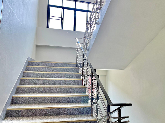 Others 4, The Gun Hotel Premium, Muang Surin