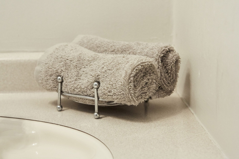 Bathroom 3, Admiral Court Motel & Apartments, Invercargill