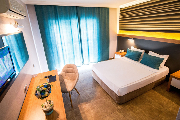 Bedroom 3, Club Hotel Sunbel - All Inclusive, Kemer