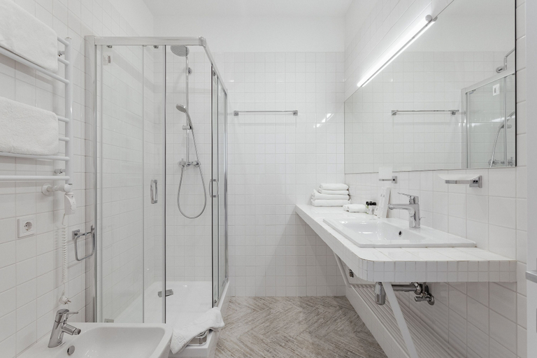 Bathroom 3, Royal Apartments Onilovoy 18, Odes'ka