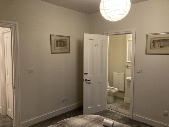 Others 5, The Dimmer. 2 Bedroom Apartment, London