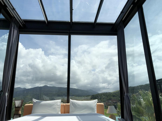 Exterior & Views 1
