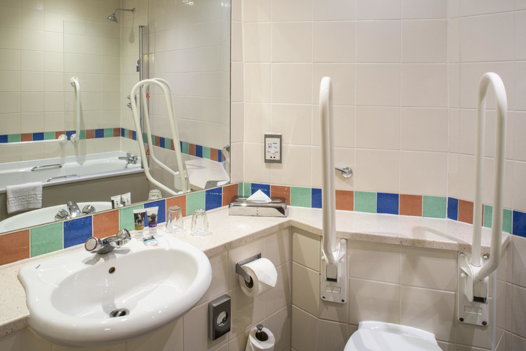 Bathroom 4, Mercure London Heathrow Hotel, London