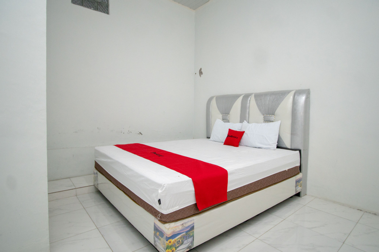Bedroom 1, RedDoorz Syariah near Danau Lut Tawar Takengon 2, Central Aceh