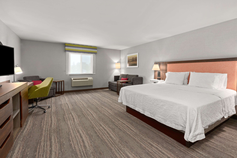 Bedroom 3, Hampton Inn & Suites Burlington, Skagit