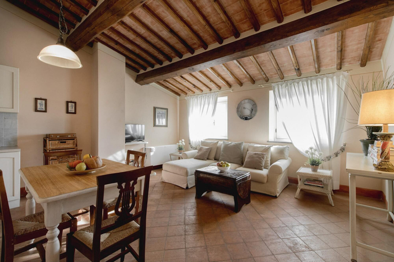 Room 2, Anna Farmhouse Apartment in Wine Resort in Lucca, Lucca