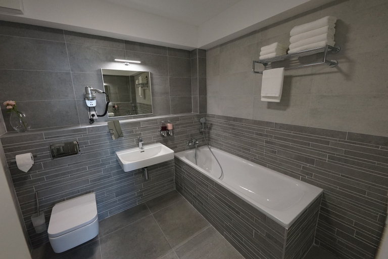 Bathroom 4, More Than Stay, Bratislava V