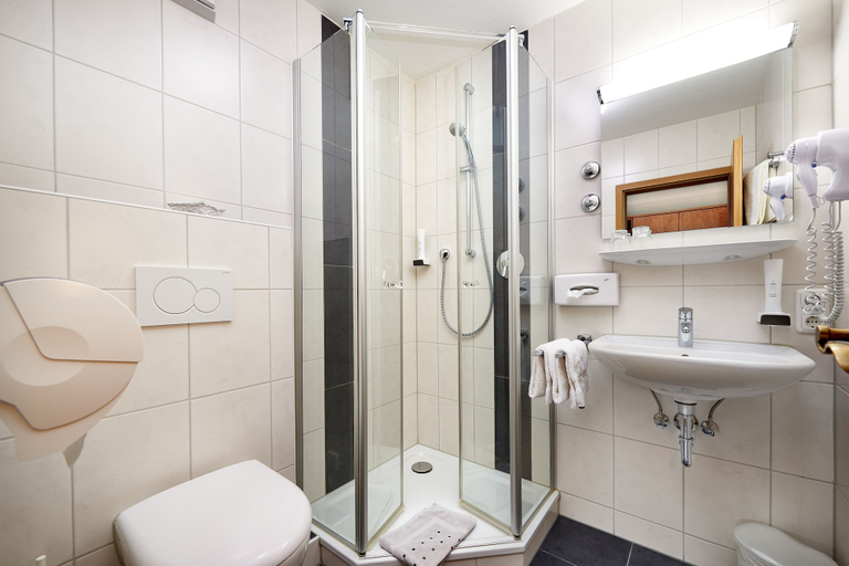 Bathroom 4, Hotel - Gasthof Zur Rose, Ravensburg