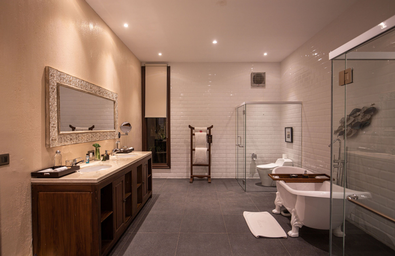 Bathroom 26