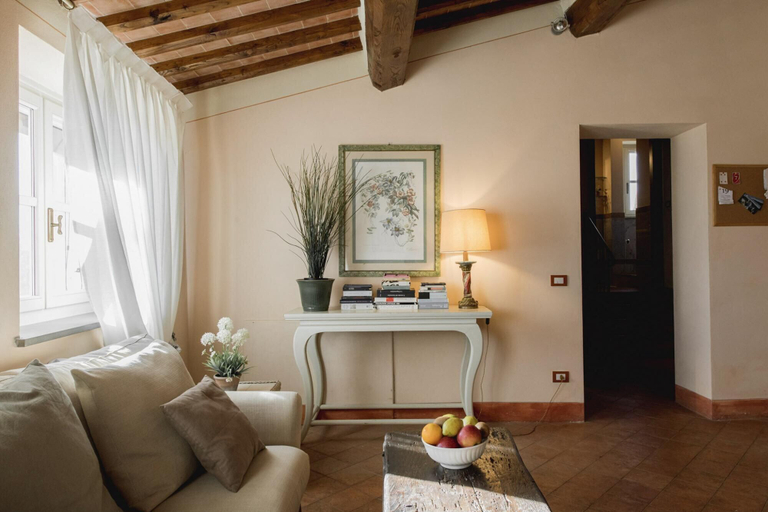 Room 3, Anna Farmhouse Apartment in Wine Resort in Lucca, Lucca