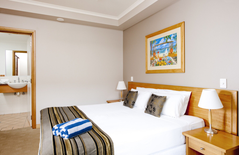 Bedroom 4, Mantra In The Village, Douglas