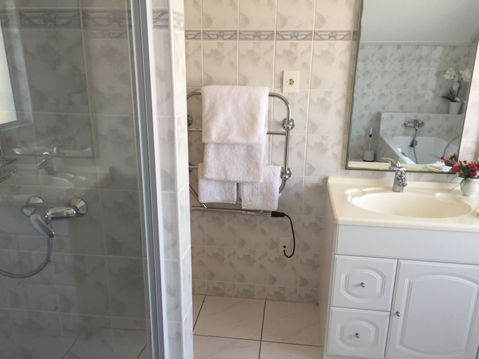 Bathroom, Oceanview Suite, Swakopmund