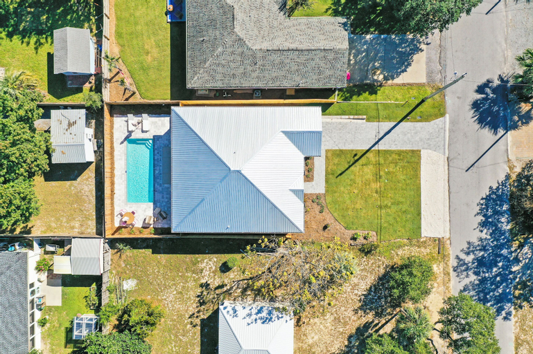 Beach House - The Sanderling by PHG, Bay
