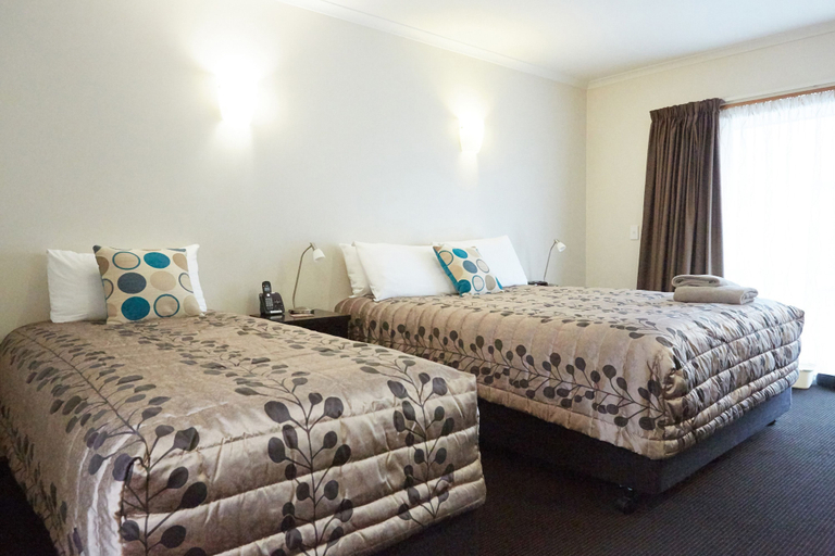 Bedroom 2, Admiral Court Motel & Apartments, Invercargill