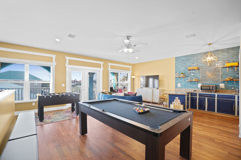 Food & Drinks, Beach House - Dreams Come True by PHG, Bay