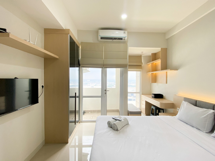 Bedroom 1, Simply Look and Comfort Studio Room Vasanta Innopark Apartment By Travelio, Cikarang