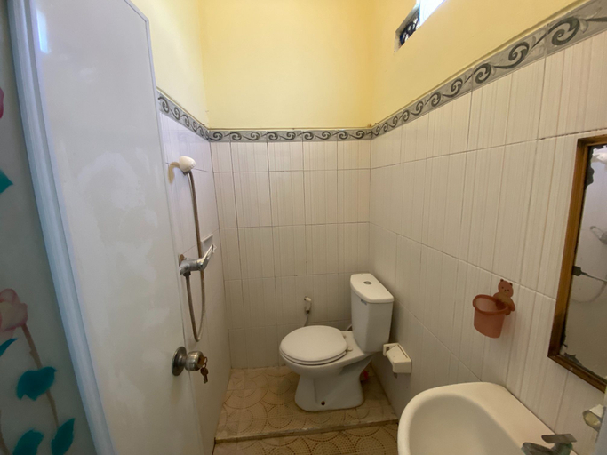 Bathroom 4, Jero Harum Homestay, Tabanan