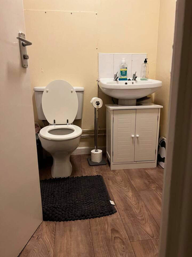 Bathroom 2, Your Home Away From Home in Leeds - on the Ring Rd, Leeds