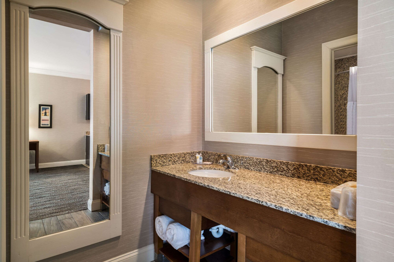 Bathroom 5, Comfort Inn & Suites Plattsburgh - Morrisonville, Clinton