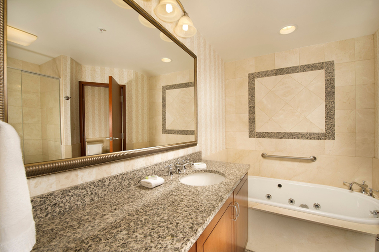 Bathroom 4, Drury Plaza Hotel St. Louis Chesterfield, Saint Louis