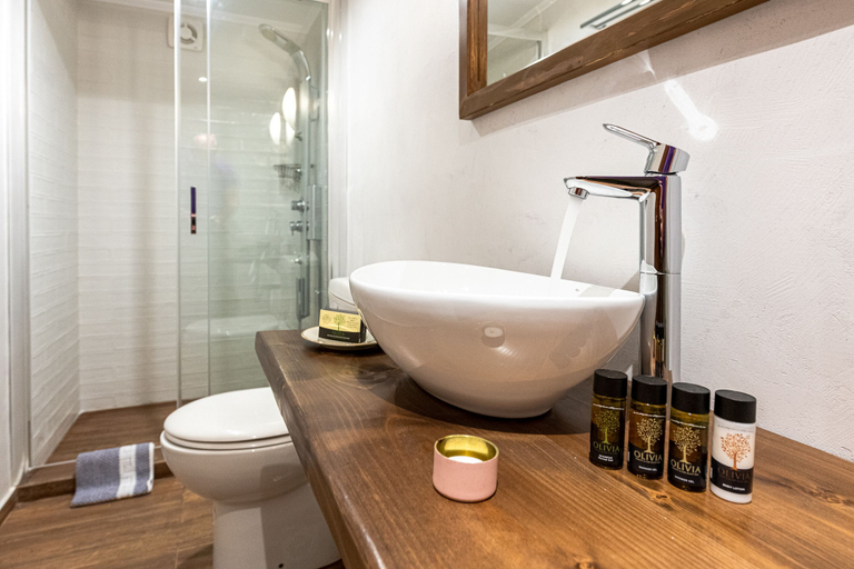 Bathroom 5, Ef Zin Studios & Suites, Central Greece