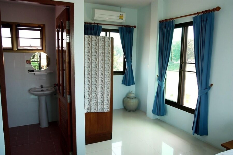 Bathroom, Loy Manee House, Phra Nakhon Si Ayutthaya