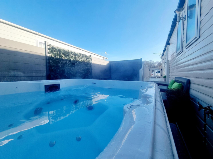 Others 3, Apple Tree Lodge, Hot Tub, 3 Bedroom, 2 Bars, Northumberland