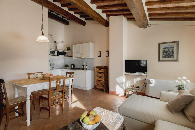 Room 4, Anna Farmhouse Apartment in Wine Resort in Lucca, Lucca