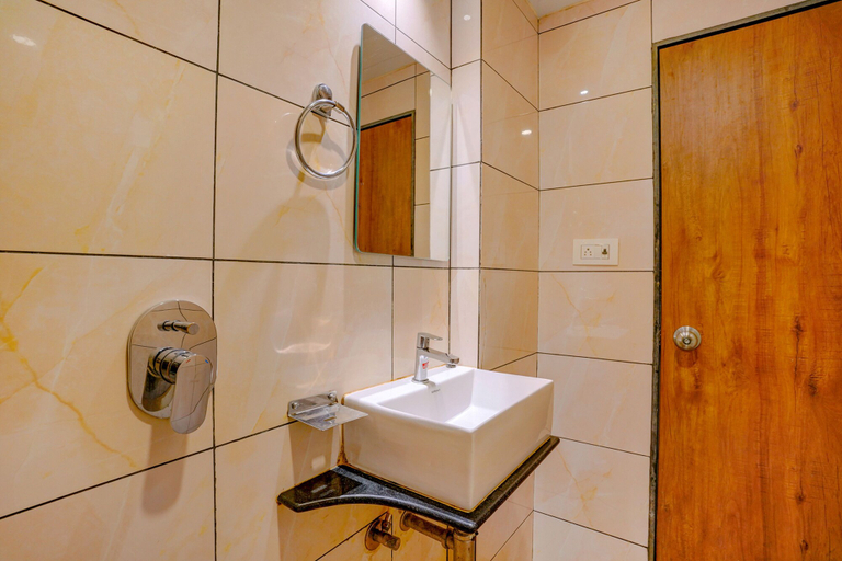Bathroom 4, Fabexpress Colaba Grand, Mumbai City