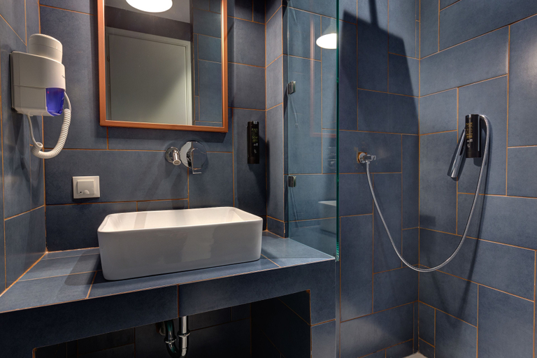 Bathroom 4, COLORS Urban Hotel Thessaloniki, Central Macedonia