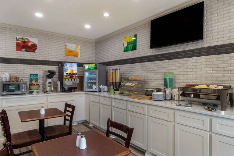 Food & Drinks 5, Quality Inn & Suites Pearl-Jackson, Rankin
