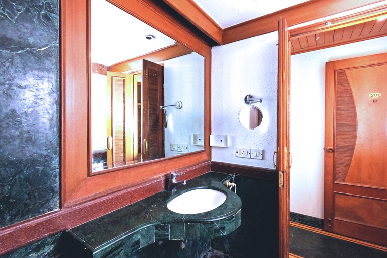 Bathroom 3, Fabhotel Kwality Regency, Chandigarh