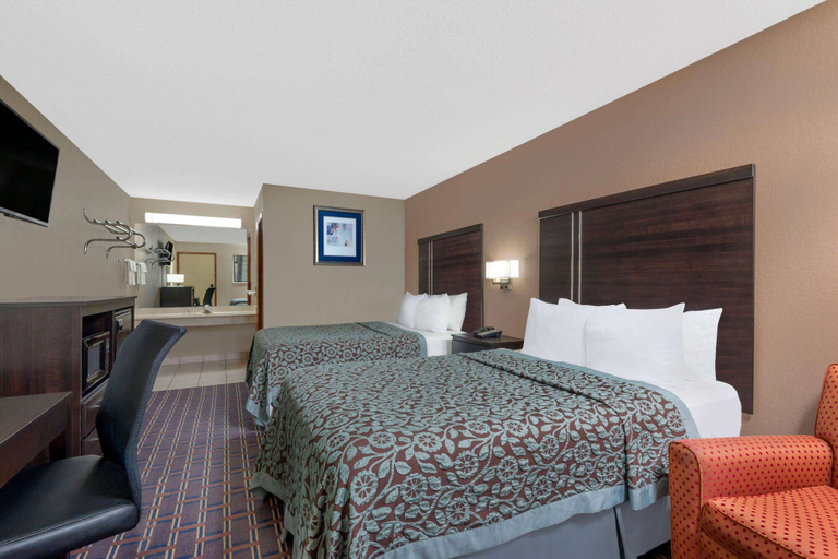 Bedroom 3, Days Inn by Wyndham Maumee/Toledo, Lucas
