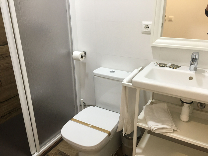 Bathroom 3, Hostal Santa Ana, Huelva