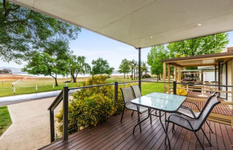 Exterior & Views 30