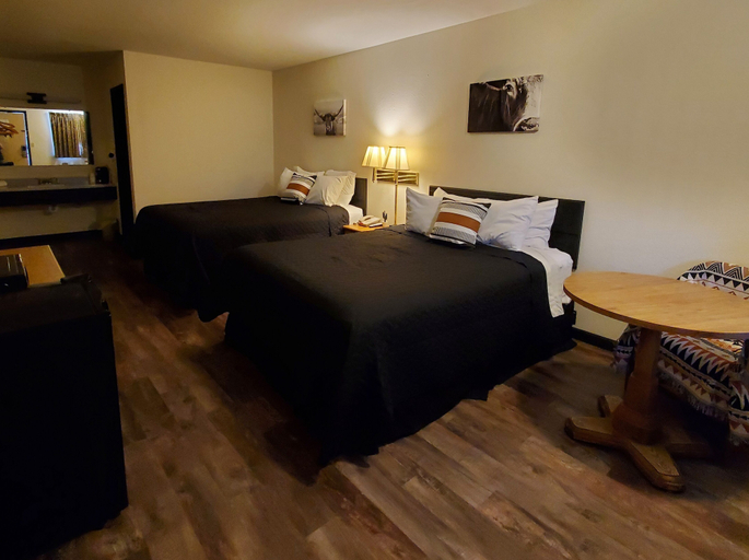 Bedroom 2, Cactus Inn & Suites, Wright
