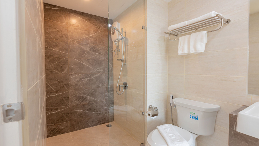 Bathroom 3, B2 Don Mueang Premier Hotel , Bang Khen