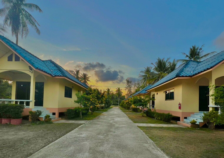 Exterior & Views 2, Thungwua laen resort, Pathiu