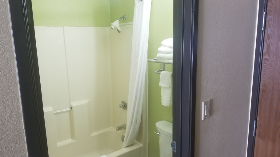 Bathroom 4, Days Inn by Wyndham Springfield, Sangamon