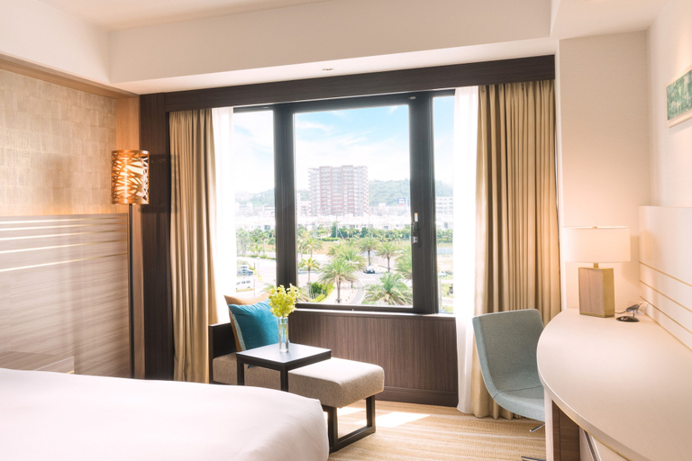 Bedroom 4, DoubleTree by Hilton Okinawa Chatan Resort, Chatan