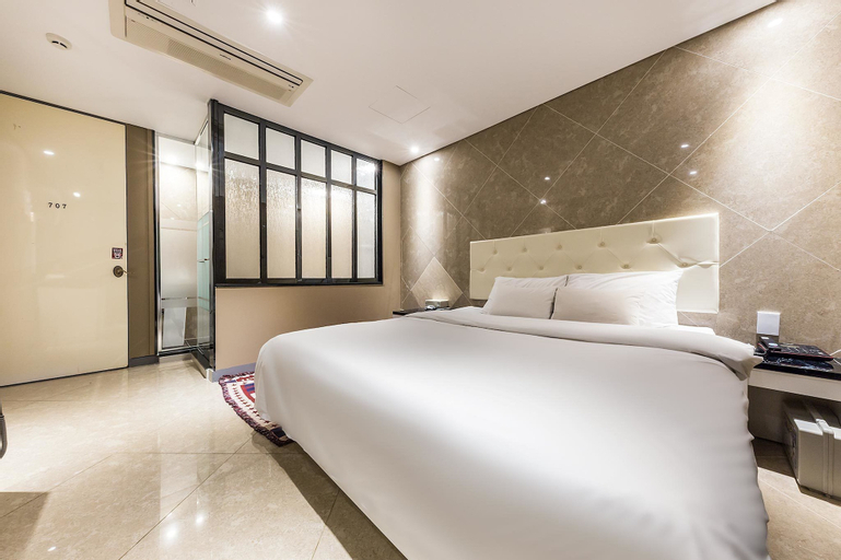 Bedroom 25