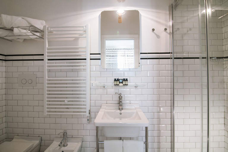 Bathroom 4, Sleep B&B, Grosseto