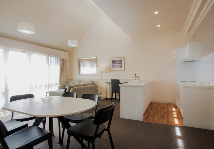 Dining Room 9