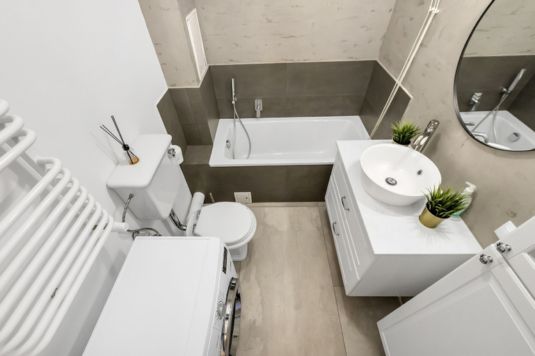 Bathroom 3, Lumina 4-room apartment in Center, Warsaw